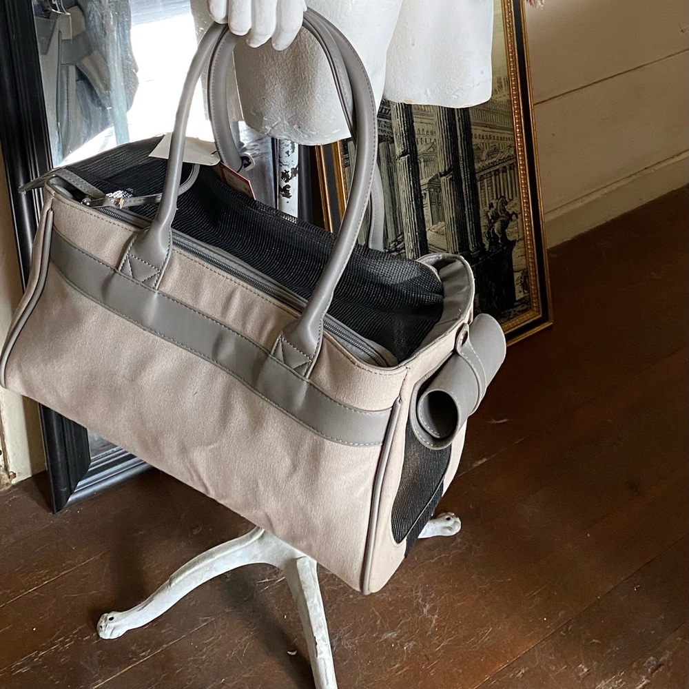 NWT Bon Voyage pet carrier
